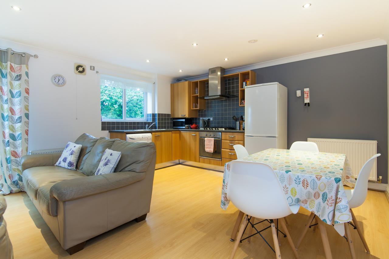 Rest & Recharge - Birley View Manchester Exterior foto